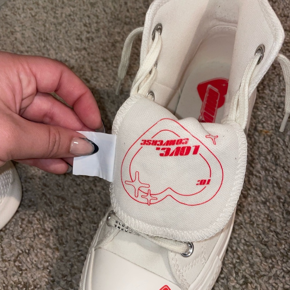 High top platform Valentines Converse - Picture 4 of 5